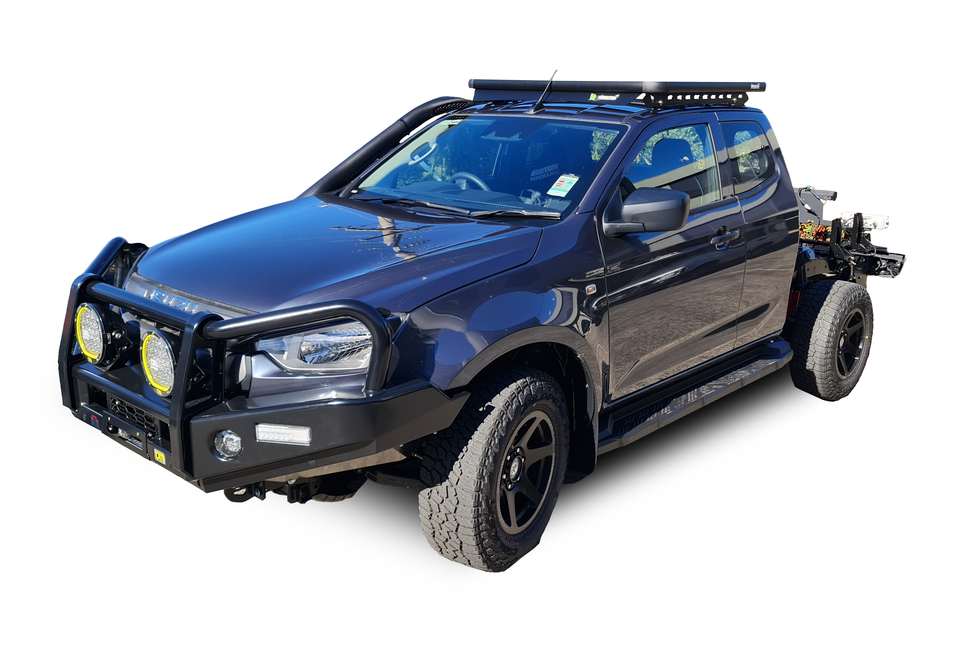 2020 Isuzu D-Max dual cab ute with a Wedgetail rack installed – hero image.