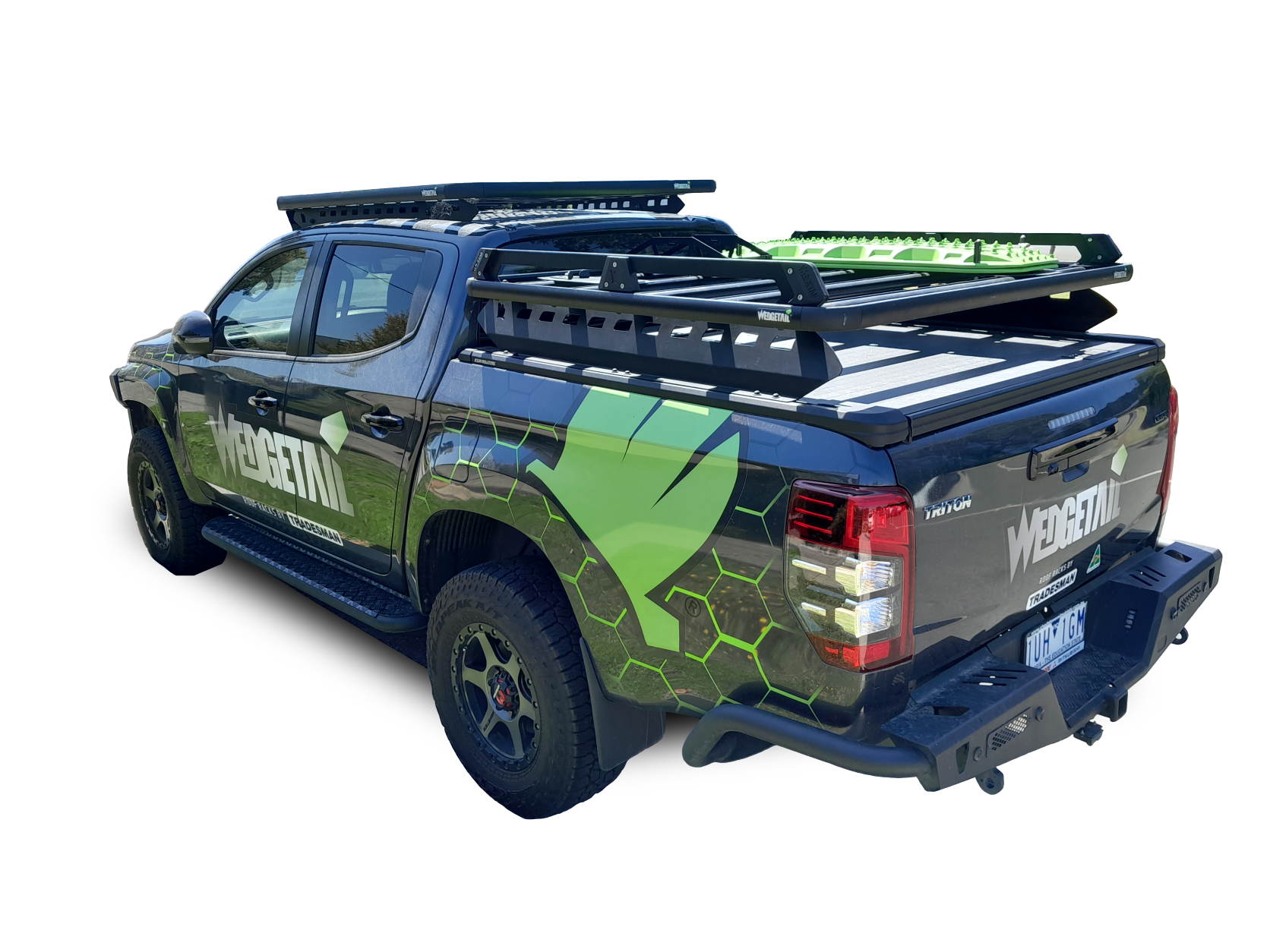 2020 Isuzu D-Max dual cab ute with a Wedgetail rack installed – hero image.